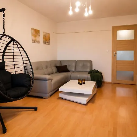 Big Cozy 3room Apartment, Zobor View, Free Parking Appartement