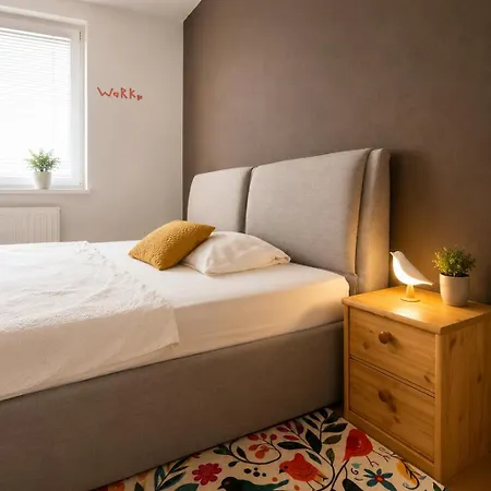 Big Cozy 3room Apartment, Zobor View, Free Parking Apartment